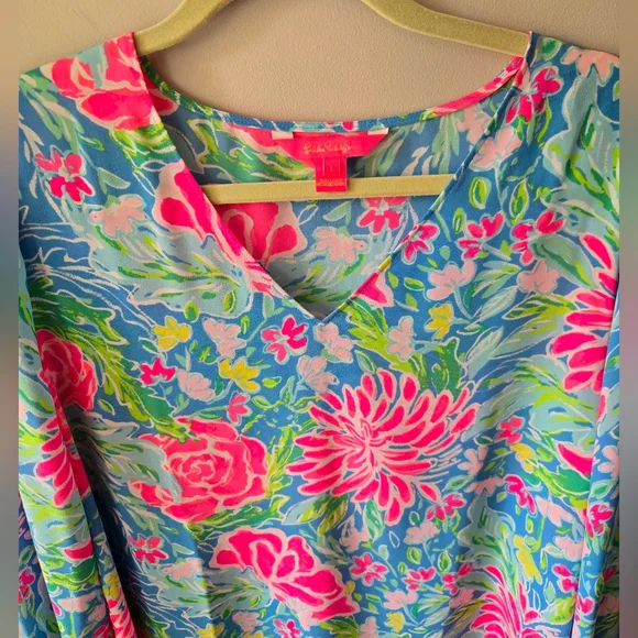 Lilly Pulitzer Blue & Pink Floral V-Neck Blouse with Tie Sleeves - Large🌺🌸 - Picture 4 of 12